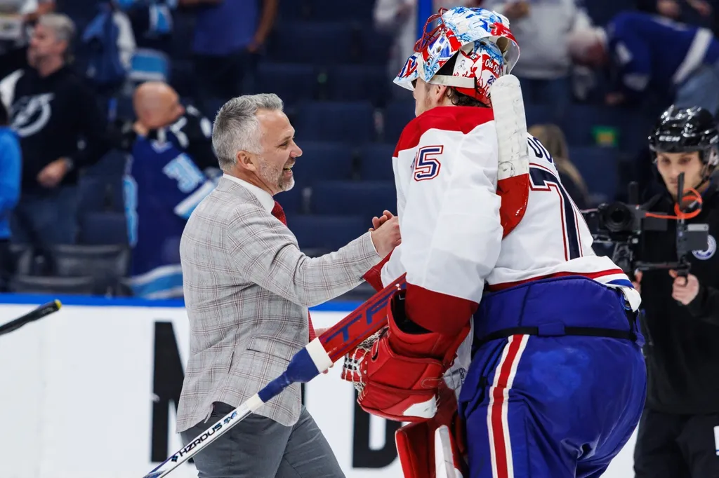 Martin St Louis och Jakub Dobeš hyllas av Mats Näslund. FOTO: BILDBYRÅN