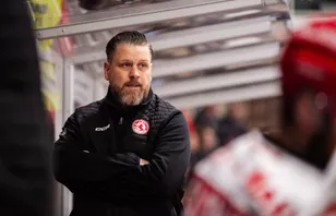 Krislaget sparkar tränaren