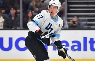 JJ Peterka lämnar Utah för spel i Boston. Foto: Gary A. Vasquez-Imagn Images