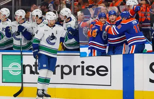 Elias Pettersson har fått en fin start - men i natt blev det förlust.
Foto: Bildbyrån.