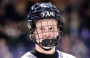 Ryktades till SHL-konkurrent – skriver nytt kontrakt