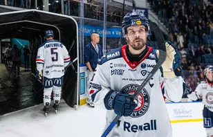 Oscar Fantenberg ger svar kring sin status.