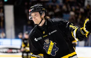 Kallar hem spelare – får inte spela mer för AIK