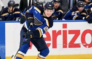 Jonatan Berggren kan bli kvar i St. Louis Blues trots allt. Foto: Joe Puetz-Imagn Images