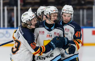 Hampus Zirath, till vänster, får chansen i Djurgårdens A-lag.