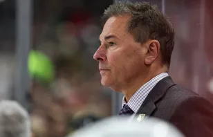 Bruce Cassidy har stoppats från att intervjuas av både Edmonton Oilers och Los Angeles Kings. Foto: Matt Krohn-USA TODAY Sports