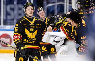 Victor Pantzare jublar under mötet med Leksand.