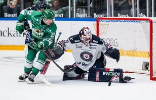 Rögle fick till slut hål på Högberg. 
Foto: Bildbyrån