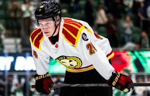 Aron Dahlqvist ska spela i HockeyAllsvenskan.
