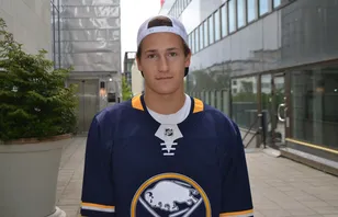Draftad av Buffalo - klar för college