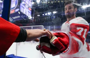 Dylan Larkin fick ett varmt mottagande i Montréal Canadiens.