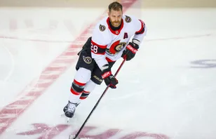 Claude Giroux stannar i Ottawa Senators.