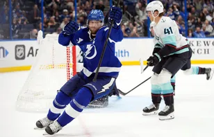 Victor Hedman spräckte säsongens målnolla i nattens seger mot Seattle.