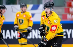 Lämnar – efter bara tre matcher för klubben