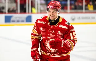 Svarar på sportchefens utspel: "Låt han snacka"