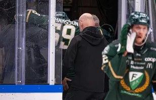 Linus Johansson har ont och lämnar isen i SHL-premiären.