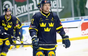 Uppgifter: Tre Kronor-backen kan lämna – trots kontrakt