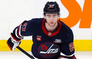 Isak Rosén kritar på ett nytt avtal med Winnipeg Jets. 