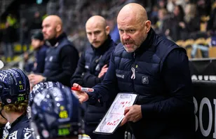 "AJ:s" frustration: "Vi får inte ens chansen där"