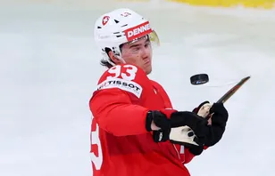 Theo Rochette skriver NHL-kontrakt med Detroit. Foto: REUTERS/Denis Balibouse