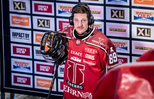 Patrik Karlkvist har förlängt sitt avtal i Örebro.