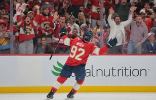 Blir inte free agent – stannar hos mästarna