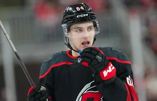 Skriver långt kontrakt - efter 23 NHL-matcher