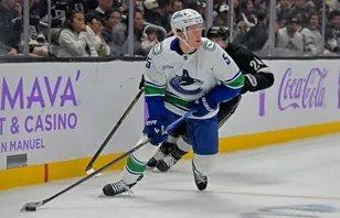 NHL-svenskens lillasyster gör SDHL-debut - 16 år gammal