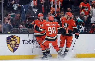 Leo Carlsson och Pavel Mintjukov är två av tre viktiga RFA:s i Anaheim.