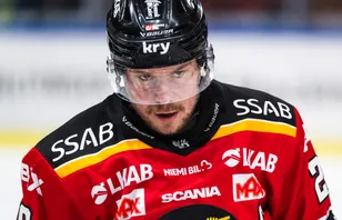 Erik Gustafsson har missat fem SHL-matcher med en fraktur. 