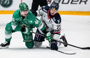 Johan Johnsson (höger) blir kvar i Linköping säsongen ut.