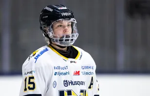 Bryter med svenskan – dagar innan premiären