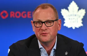 Fick sparken – nu leder han Kanada i hockey-VM