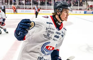 19-åringens succé – har gjort poäng i tio (!) raka matcher