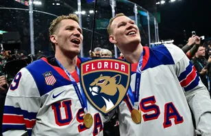 Matthew och Brady Tkachuk återförenas i Florida Panthers. Foto: REUTERS/Marton Monus