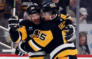 Två poäng av Erik Karlsson i segern