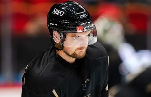 Tidigare AIK-forwarden bryter med "svenskklubben"