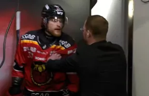 Här ryker tränaren ihop med Shinnimin: "Aldrig sett"