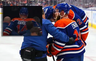 Mattias Ekholm fick hjälpas av isen i nattens möte mellan Edmonton och Carolina. Foto: Codie McLachlan/The Canadian Press via AP