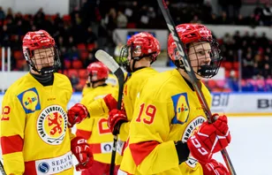 Match i TV-pucken avbröts efter allvarlig skada