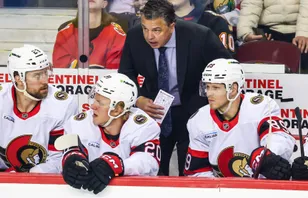 Travis Green blir kvar i Ottawa Senators många år framöver. Foto: Sergei Belski-Imagn Images