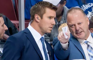 Ryan Craig, till vänster, får chansen som huvudtränare i Vegas Golden Knights efter nio år i organisationen. Foto: Dom Gagne/CSM Cal Sport Media via AP Images