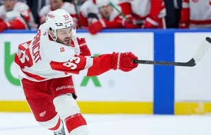 Alex DeBrincat blirDetroit Red Wings bäst betalda spelare. Foto: Nathan Ray Seebeck-Imagn Images