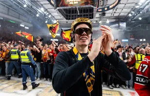 Guldmålvakten jagas av NHL-klubbar: "Vill stanna"