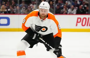 Kevin Connauton i Philadelphia Flyers tröja 2022. Foto: Ron Chenoy-USA TODAY Sports