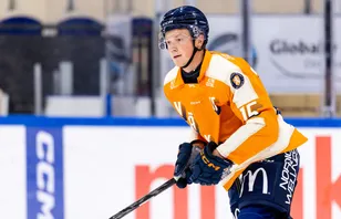 Max Isaksson får chansen i Hockeyallsvenskan.