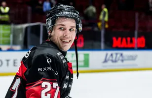 Uppgifter: Vinner dragkampen om SHL-forwarden