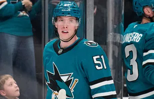 Collin Graf belönas efter starka säsongen i San Jose Sharks.