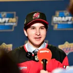 En sprudlande Alexander Command efter att ha blivit draftad.