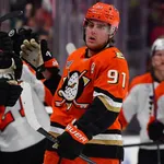 Leo Carlsson är bäst betald i NHL.